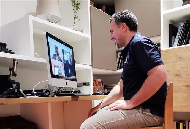 Agency staff members coach Italian pupils online during pandemic